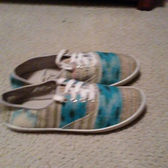 Shoes - Picture 4 of 7